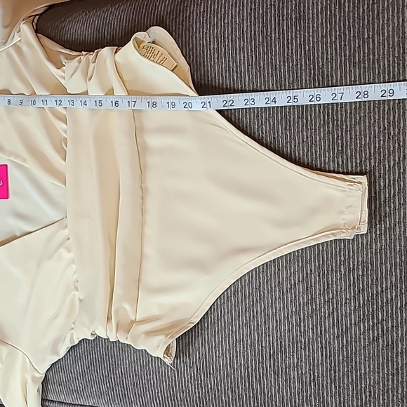 Mundefeis Botique Brand Bodysuit NWT - Picture 12 of 13